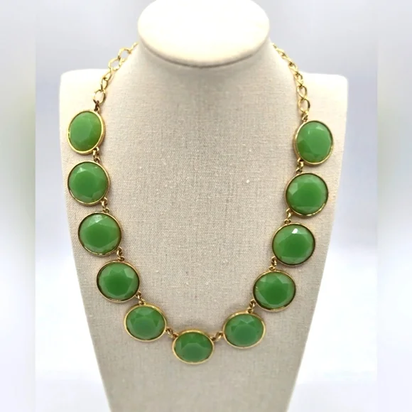 VINTAGE Statement Necklace Gold Tone Green Circular Faux Stones - Picture 2 of 4